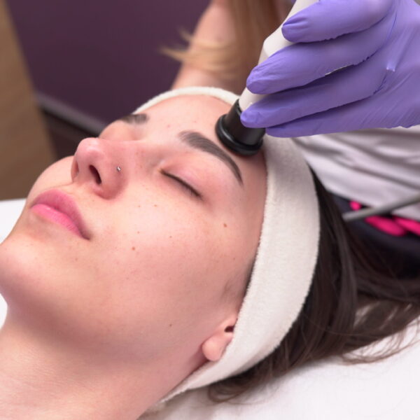 Извайване на лице и тяло с NuEra Tight